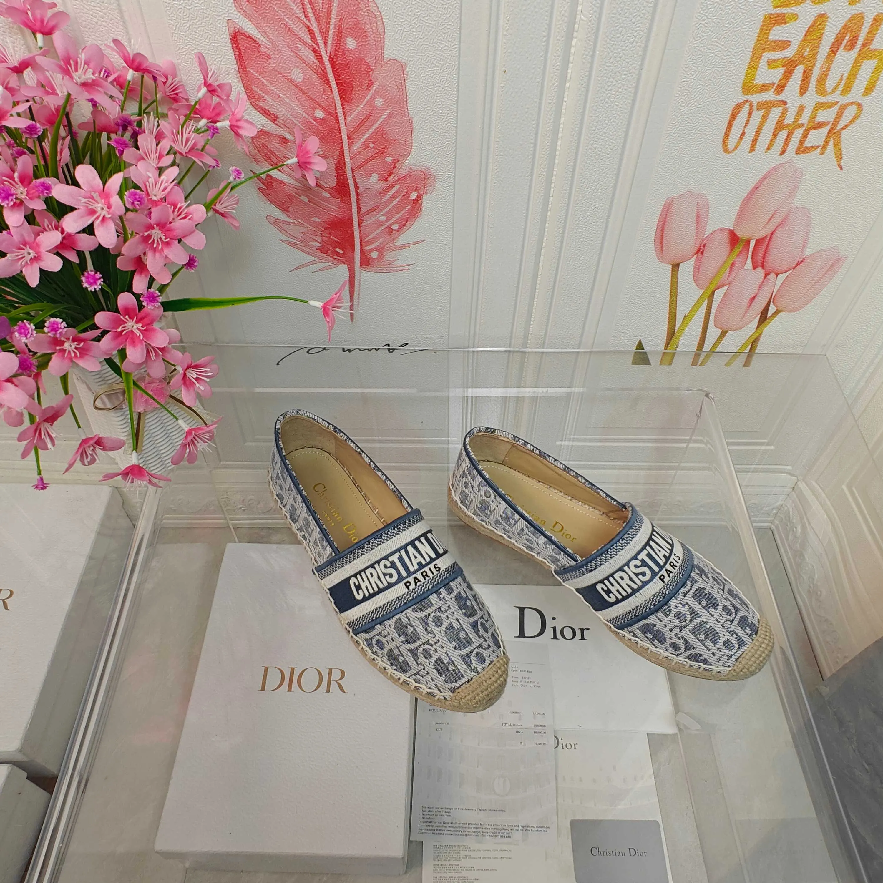 👟👟Ex-factory price 440👟👟 Top quality Dior Granville espadrille embroidery Upper: embroidered with "CHRISTIANDIOR" Craftsmanship: Purely hand-sewn hemp rope outsole Lining: Imported soft and breathable sheep lining with padded feet Code number: 35-40 (customized at 34.41.42) Outsole: Exclusive molded rubber outsole decorated with lucky star symbol